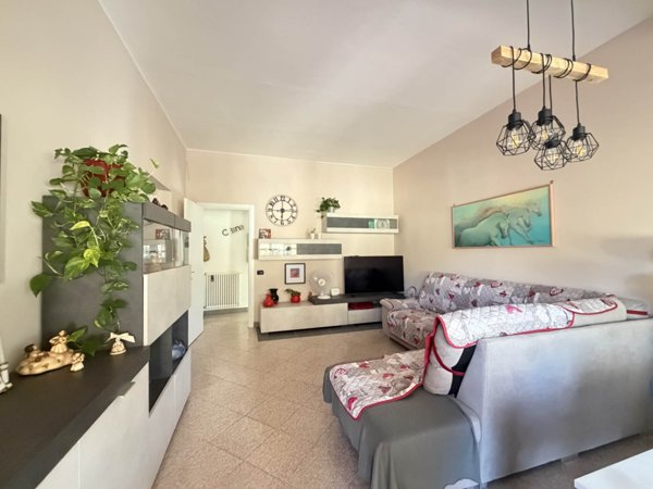 casa indipendente in vendita a Luni in zona Dogana