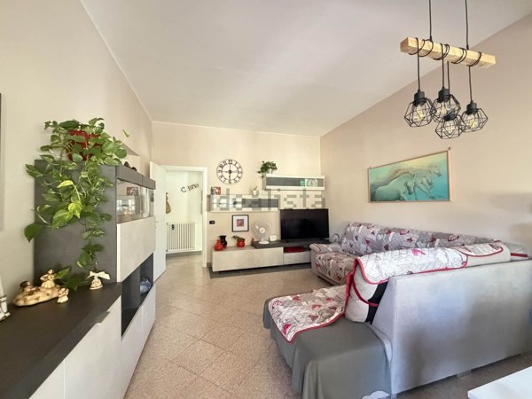 casa semindipendente in vendita a Luni in zona Dogana