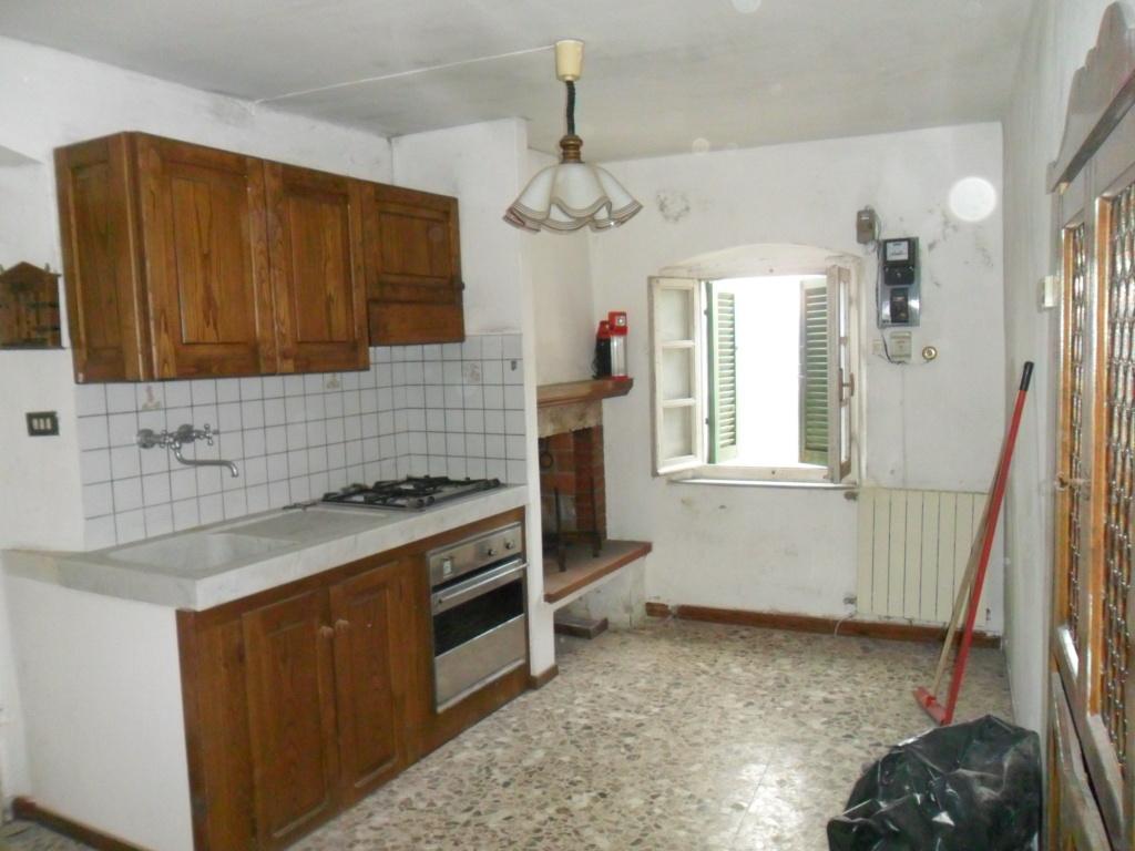 esavano in vendita a Luni