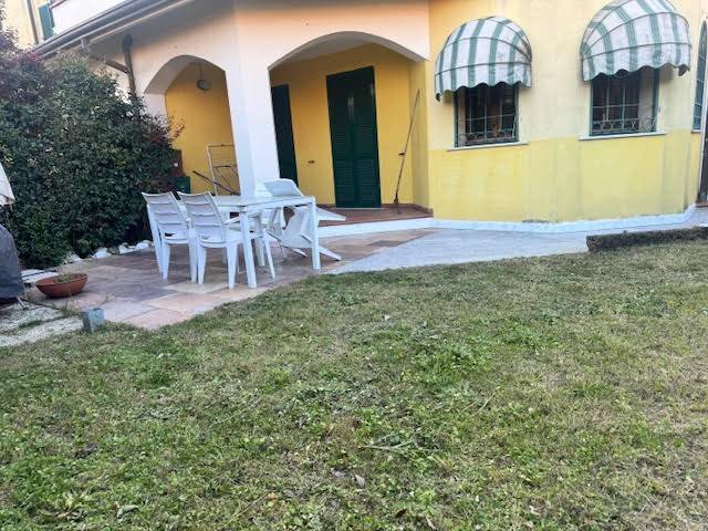 appartamento in vendita a Luni in zona Dogana