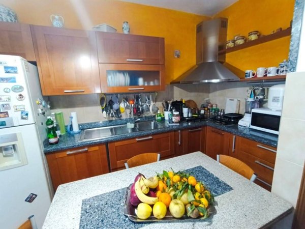 appartamento in vendita a Luni in zona Isola