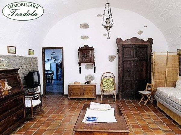 casa indipendente in vendita a Luni in zona Nicola