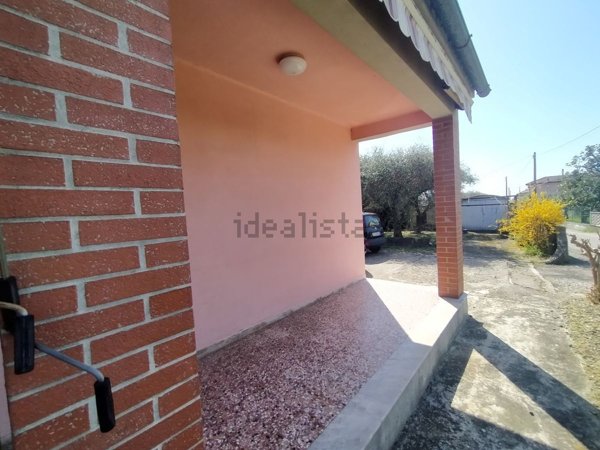 casa indipendente in vendita a Luni