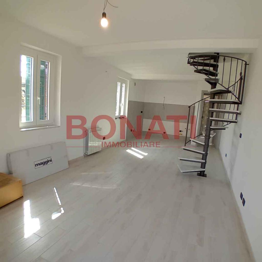 appartamento in vendita a Luni in zona Dogana