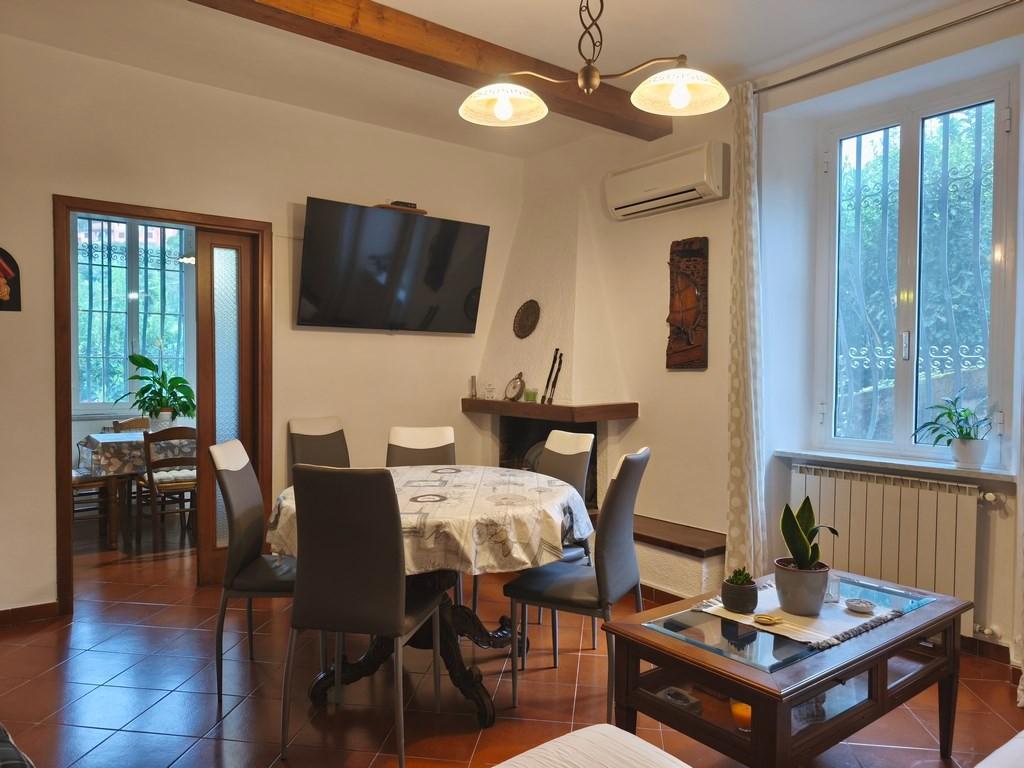 casa indipendente in vendita a Luni in zona Casano