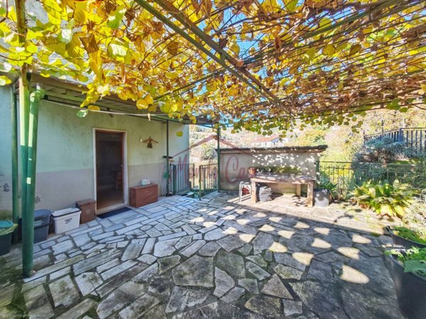 casa indipendente in vendita a Luni in zona Casano