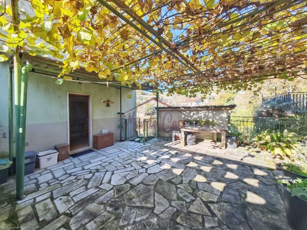 casa indipendente in vendita a Luni in zona Casano