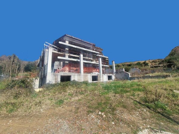 casa indipendente in vendita a Luni in zona Isola