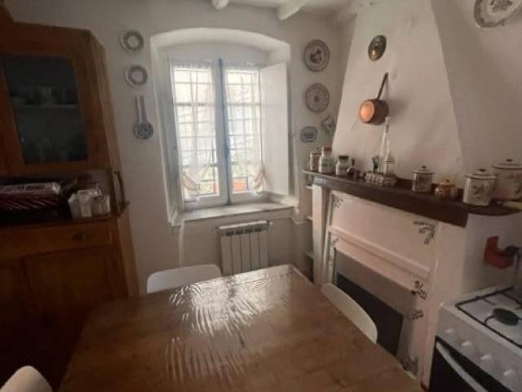 casa indipendente in vendita a Luni in zona Casano
