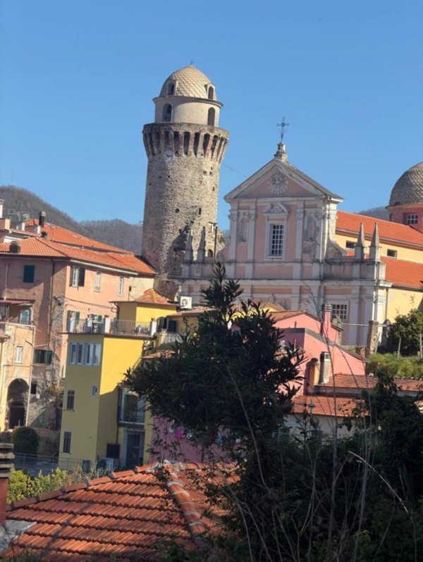 casa indipendente in vendita a Luni