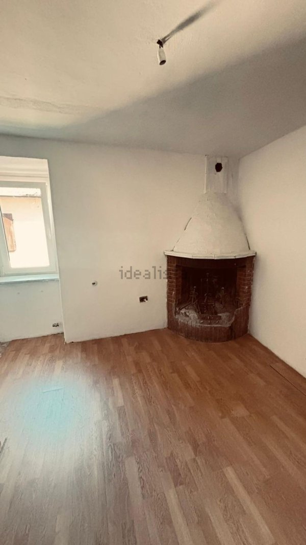 casa indipendente in vendita a Luni in zona Casano