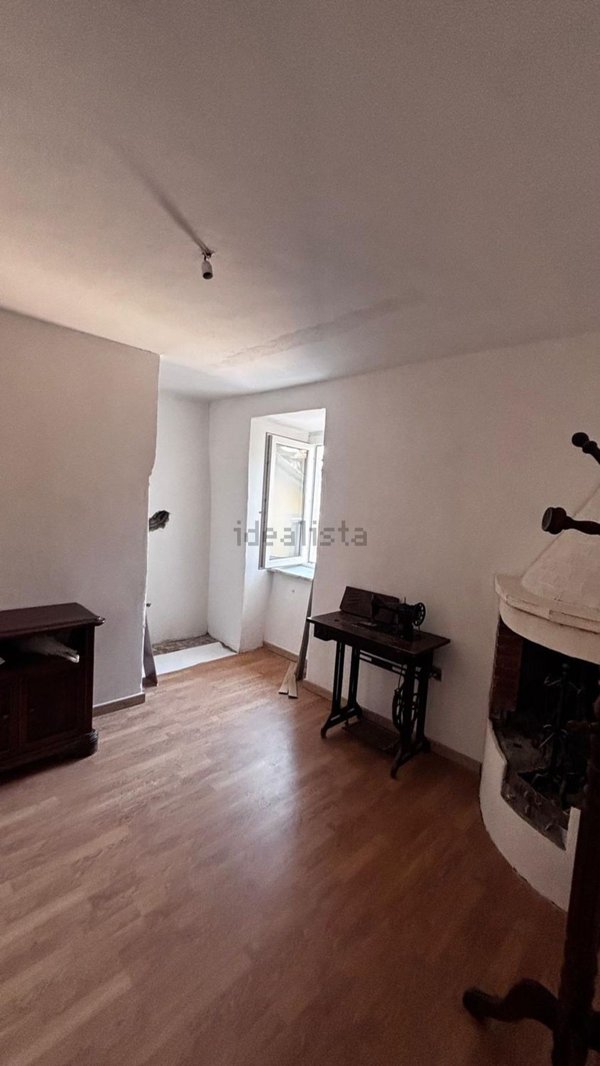 casa indipendente in vendita a Luni in zona Casano