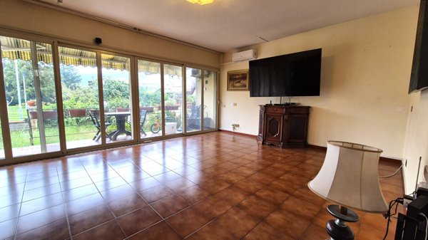 casa indipendente in vendita a Luni in zona Dogana