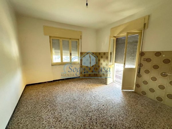 casa indipendente in vendita a Luni in zona Casano