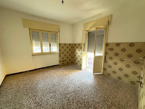 casa indipendente in vendita a Luni in zona Dogana