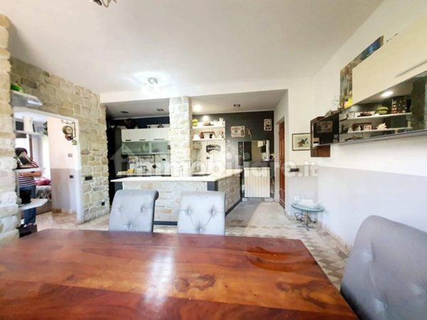 casa indipendente in vendita a Luni in zona Dogana
