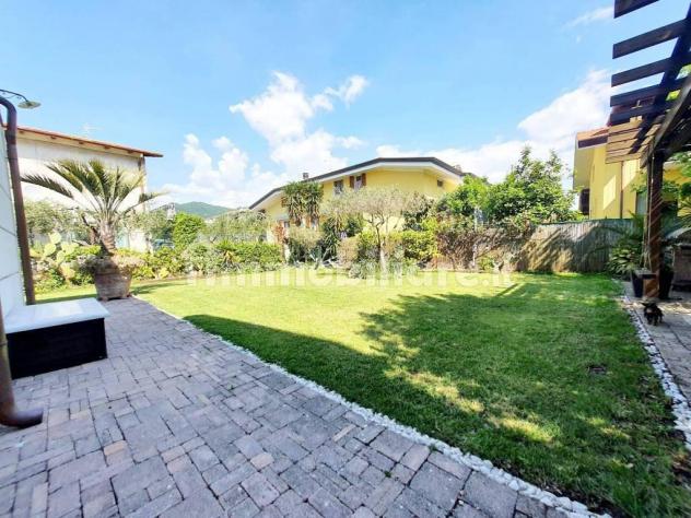 casa indipendente in vendita a Luni