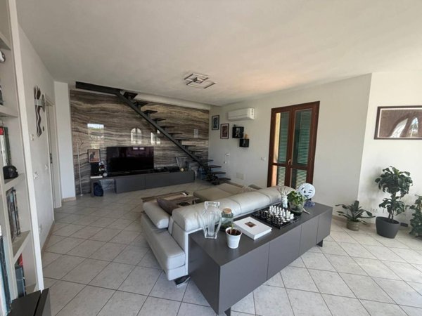casa indipendente in vendita a Luni in zona Luni