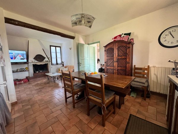 casa indipendente in vendita a Luni in zona Isola