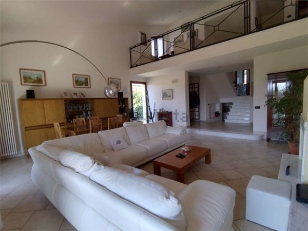 casa indipendente in vendita a Luni in zona Isola