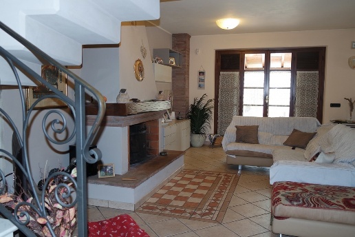 casa indipendente in vendita a Luni in zona Casano