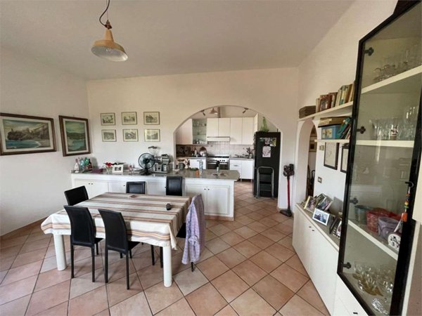 casa indipendente in vendita a Luni in zona Dogana