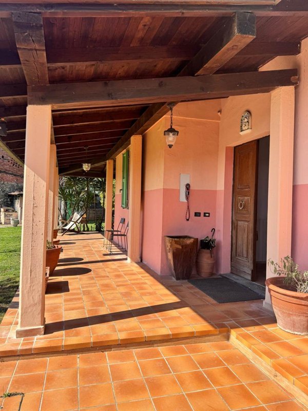 casa indipendente in vendita a Luni in zona Isola