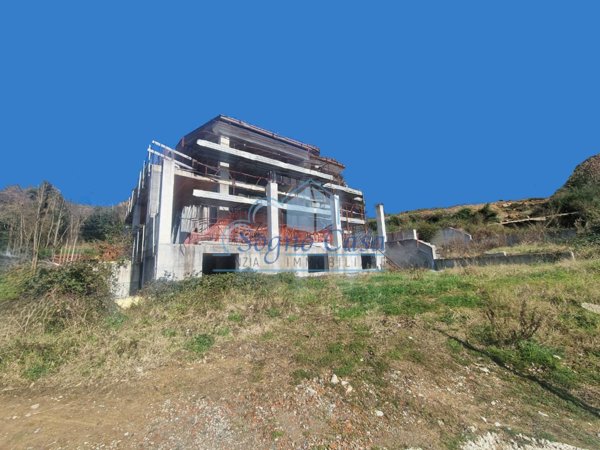 casa indipendente in vendita a Luni in zona Isola