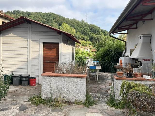 casa indipendente in vendita a Luni in zona Casano