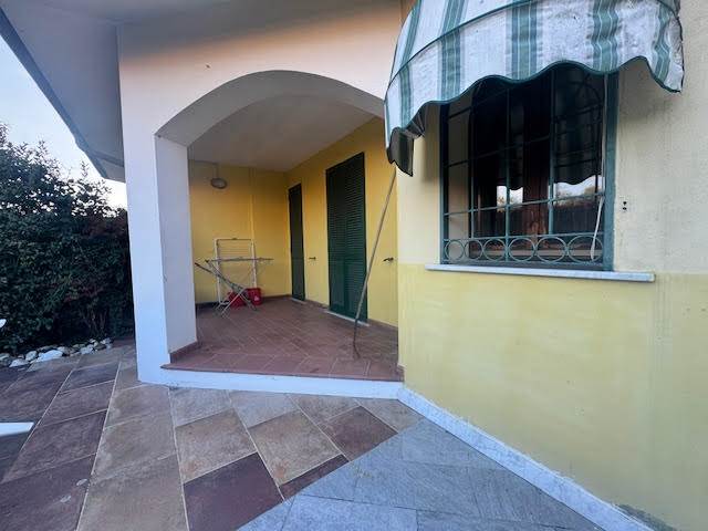 appartamento in vendita a Luni in zona Dogana