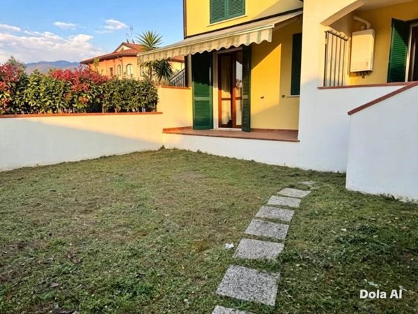appartamento in vendita a Luni in zona Dogana