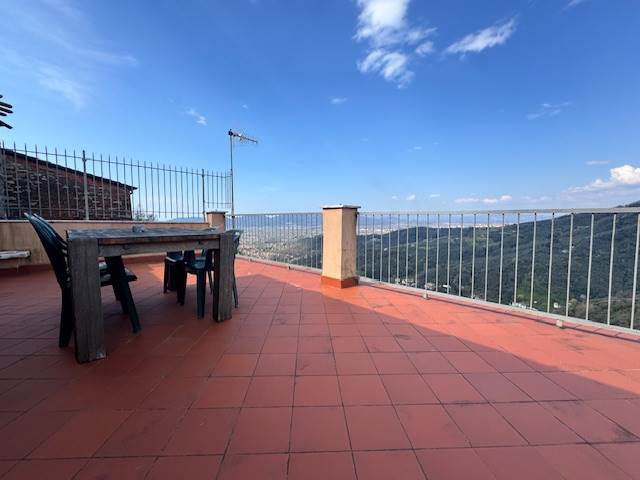 appartamento in vendita a Luni in zona Casano