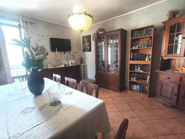 casa indipendente in vendita a Luni in zona Serravalle
