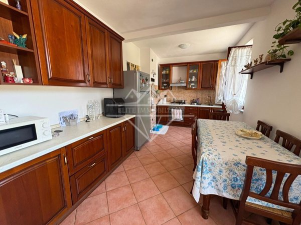 casa indipendente in vendita a Luni in zona Casano