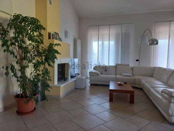 casa indipendente in vendita a Luni in zona Isola