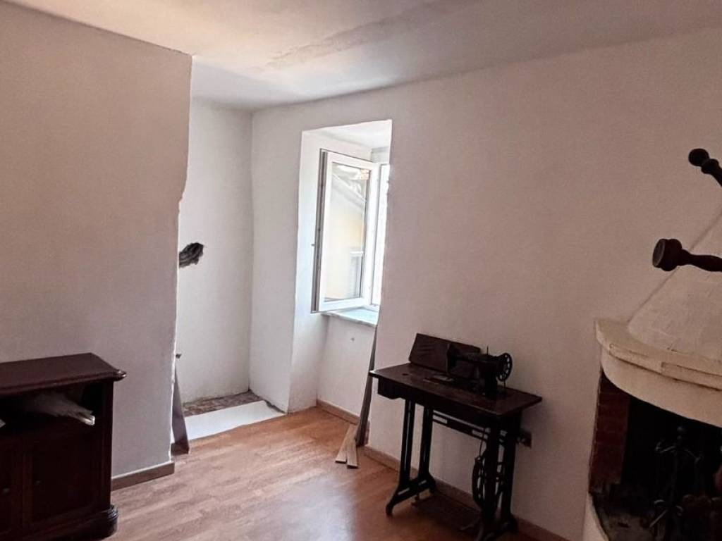 casa indipendente in vendita a Luni in zona Casano