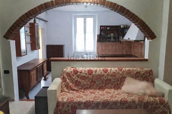 casa indipendente in vendita a Luni in zona Casano