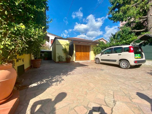 casa indipendente in vendita a Luni in zona Luni