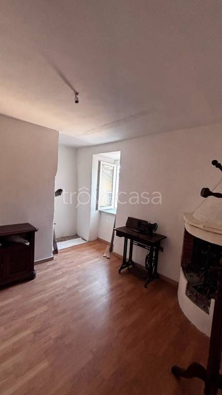 casa indipendente in vendita a Luni in zona Casano