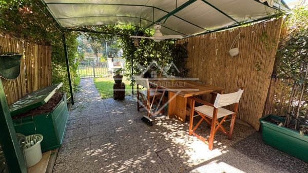 appartamento in vendita a Luni in zona Dogana