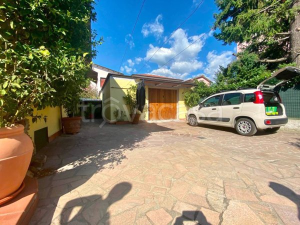 casa indipendente in vendita a Luni