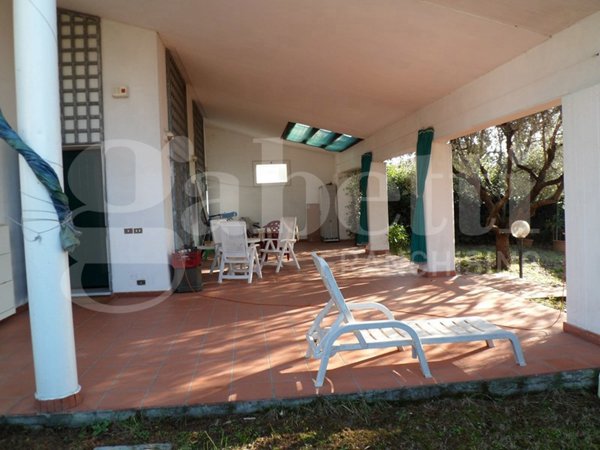 appartamento in vendita a Luni in zona Luni