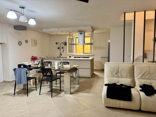 casa indipendente in vendita a Luni in zona Dogana
