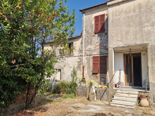 casa indipendente in vendita a Luni in zona Isola