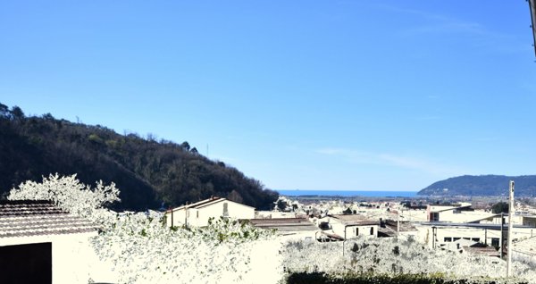 terreno in vendita a Luni in zona Serravalle