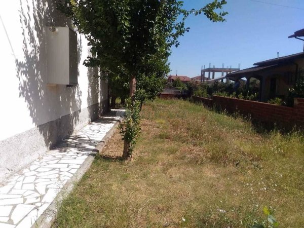 casa indipendente in vendita a Luni in zona Isola