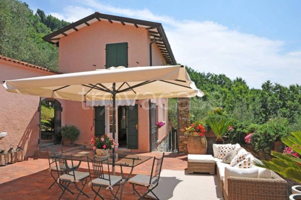 casa indipendente in vendita a Luni