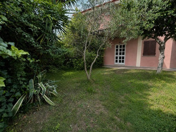 appartamento in vendita a Luni in zona Dogana