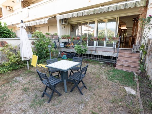 casa indipendente in vendita a Luni in zona Isola