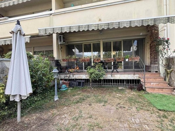 casa indipendente in vendita a Luni in zona Dogana